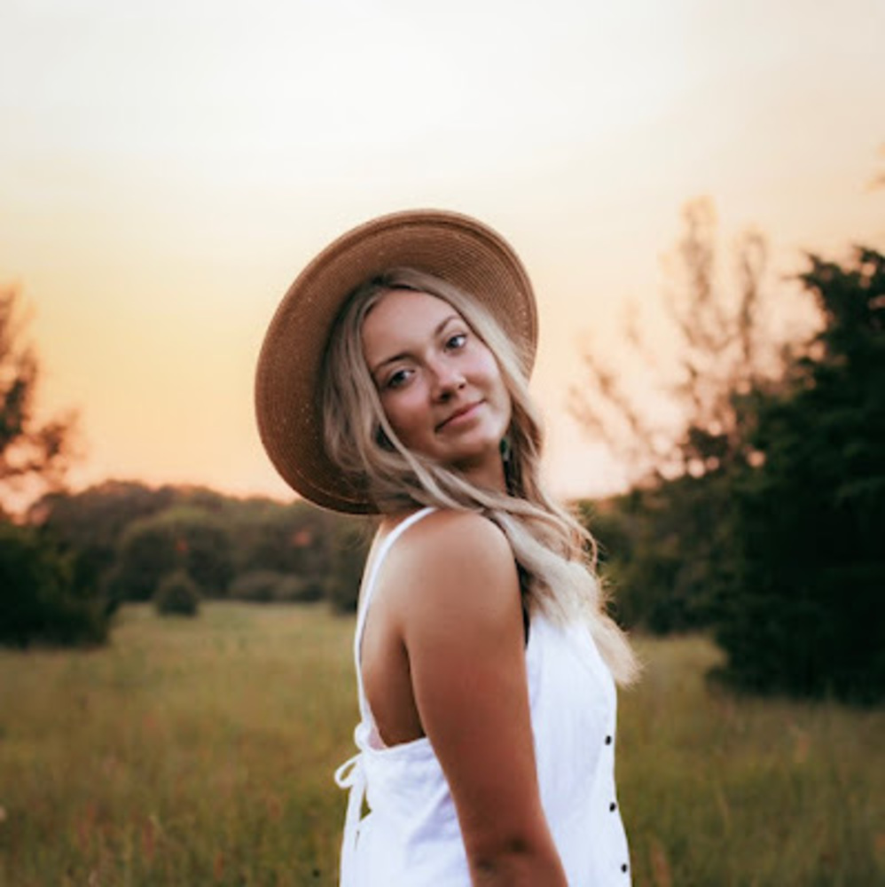 Meet your Posher, Emma